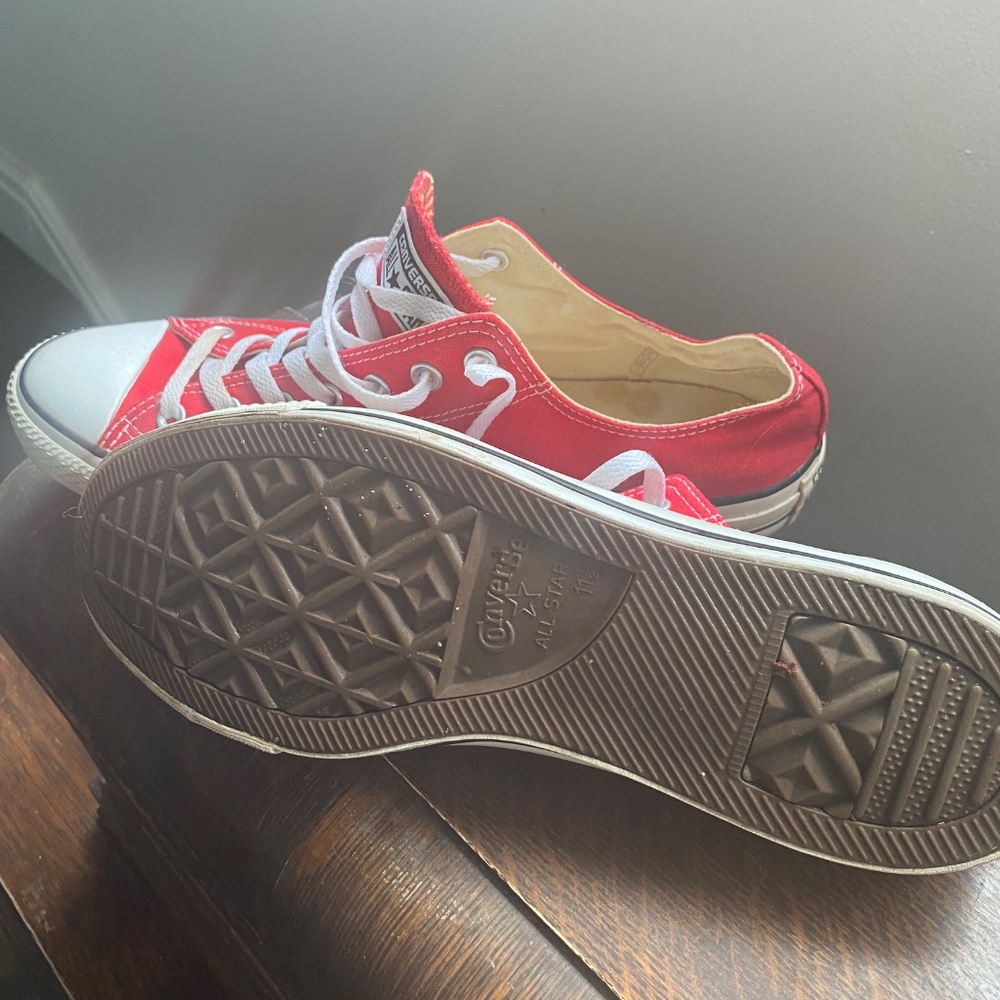 Converse shoes - Picture 2 of 2